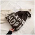 Gestrickte Schulter-Totetasche, große braune Strick-Handtasche mit kontrastierendem Muster. - Kaffee Weiß