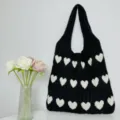 Schwarze Strick-Tasche mit weißem Herz-Muster, lässige und stylische Umhängetasche. - Schwarz