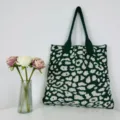 Grüner und weißer Leo-Strick-Shopper, lässige große Umhängetasche für Damen. - Grün und Aprikose