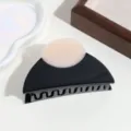 Elegante molletta per capelli semicircolare in acetato con design bicolore chic per donna. - Nero