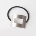 Minimalistisches Metall-Haargummi mit schwarzem elastischen Band und silberner Schnalle. - Hohles Quadrat Silber
