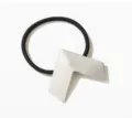 Attache cheveux elastique noire avec charm metal argente en forme de V minimalist chic - Argenté Triangle