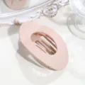 Minimalistische rosa flache ovale Haarklammer, schickes Haaraccessoire für schicke Frisuren. - Mattes Beige
