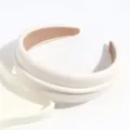 Diadema acolchada de cuero blanco ancho para mujeres, accesorio de pelo elegante. - Beige Ancho