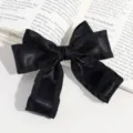 Pinza para el pelo con lazo de saten negro y borde de encaje elegante accesorio para mujeres - Borde de volantes con lazo / Borde Ondulado Negro