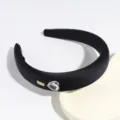 Cerchietto per capelli largo nero da donna, elegante fascia con cuore in cristallo e metallo. - Cristallo di Cuore Nero