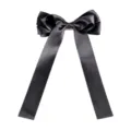 Pinza para el pelo con lazo grande de satén negro y tiras largas para peinados elegantes. - Estilo de Cinta Larga de Satén / Cinta Negra