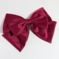 Pinza de pelo con lazo de satén burdeos, elegante accesorio para mujeres y niñas variante. - Estilo Satinado Grande / Burdeos