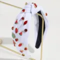 Weißer geknoteter Haarreif mit roten Strasssteinen und Frucht-Anhängern, elegantes Haar-Accessoire. - Wassermelone