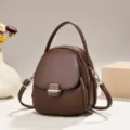 Mini Borsa a Tracolla in Pelle Marrone Multistrato con Tracolla Regolabile e Cerniere in Metallo - Caffè