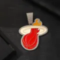 Collana con ciondolo da pallacanestro Miami Heat con strass e dettagli smaltati. - un solo ciondolo, senza catena / Argento