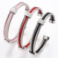 Βραχιόλι μανσέτας από ανοξείδωτο ατσάλι με συστραμμένο καλώδιο και κρύσταλλο ροζ κόκκινο - Στυλ Συνδυασμού Πολύχρωμου Καλωδίου