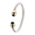 Bracelet manchette torsadé en acier inoxydable avec pierre noire et accents dorés bicolores. - Bicolore Or et Argent