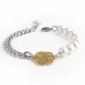 Bracelet de perles en acier titane avec pendentif fleur dorée, design élégant demi-chaîne. - Platine