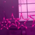 LED sterren lichtketting voor kamerdecoratie, kerstfeest verlichting en vakantie sfeer. - Roze