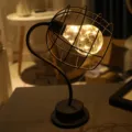 Retro metalen draad tafellamp met warme LED lichtjes binnenin voor huisdecoratie. - Zwart Warm Wit
