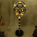 Houten schedel LED nachtlamp met gestreepte paal, perfecte griezelige Halloween feestdecoratie. - Schedel (Stijl 2) / 1 Stuk
