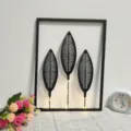 Decorazione murale in metallo nero foglia con lucine LED per soggiorno e camera da letto. - Stile Foglia di Palma / 30x40cm