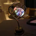 Retro bureaulamp met metalen draadkooi LED kleurrijke gloeilamp, creatieve USB bedlamp. - Camouflage Meerkleurig