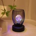 Noorse LED IJzeren Kunst Nachtlampje Slaapkamer Decoratieve Tafellamp Minimalistische Variant - Vierkleurig Gradiënt
