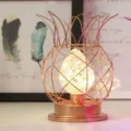 Minimalistische ananas LED tafellamp, gouden draadframe nachtlampje voor huisdecoratie. - Warm Licht Luxe Goud