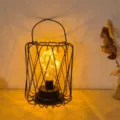 Minimalistische ijzeren kunst LED nachtlamp USB oplaadbare decoratieve tafellamp voor kamer decoratie - Lantaarn / Zwart / Batterijgevoed