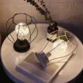 Minimalistische IJzeren LED Nachtlamp USB Opladen Tafellamp Romantische Kamer Decoratie Licht - Boog / Wit / Batterijgevoed