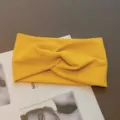 Bandeau croisé en tricot jaune, doux et extensible, idéal pour le sport et le nettoyage du visage. - Jaune Terre
