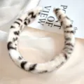 Flauschiger Leopardenmuster Haarreif für Damen, weicher Plüsch Haarreif, süßes Winter Modeaccessoire. - Beiger Leopard
