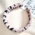 Flauschiger rosa schwarzer Plüsch Haarreif mit Tierfellmuster für Damen Mode Accessoire. - Rosa Leopard
