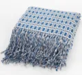 Manta de sofá tejida plaid flecos azul gris motivo geométrico textil decorativo - Patrón con borde - Azul mar / 130*152 + 10 cm