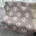 Coperta morbida in filato di piuma con motivo baseball per divano letto accogliente - Baseball / Khaki chiaro
