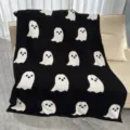 Black and white cute ghost pattern velvet throw blanket, soft plush home sofa decor detail. - Lint-Free Ghost Blanket - Black & White / 127x152 cm - 850g