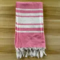 Telo mare turco a righe rosa e bianco in morbido tessuto misto con frange decorative. - Ampie strisce turche - Rosa