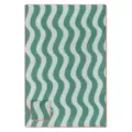 Vue détaillée de la couverture rafraîchissante à motifs ondulés verts et blancs. - Service Personnalisé / Verdoyant
