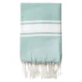 Toalla de playa turca en verde menta con rayas blancas y flecos para verano y baño. - Rayas anchas turcas azul claro