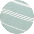 Close-up van de lichtgroene en wit gestreepte Turkse strandhanddoek stof textuur. - Lichtgroen