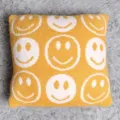 Housse de coussin en peluche tricotée Smiley jaune douce pour décoration de canapé - 45x45cm / Petit coussin smiley - Jaune