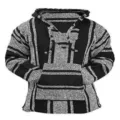 Vue détaillée d'un sweat à capuche Baja tissé classique en noir et blanc avec poche avant. - Noir