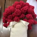 Handgehaakte rode rozenbloem deken boeket zachte warme knuffeldeken voor kinderen Valentijnsdag - Diameter 150cm (99 Bloemen) / Bordeauxrood