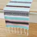 Corsia da tavola messicana, tessuto intrecciato a righe colorate con nappe per feste. - Runner da tavolo geometrico messicano - Menta e rosa