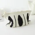 Fundas de caja de pañuelos tejida en negro y blanco diseño abstracto para decoracion hogar. - Hoja