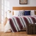 Plaid mexicain tissé à la main avec rayures géométriques pour canapé et lit vue détaillée. - MC Bordeaux