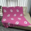 Coperta in peluche rosa con motivo di football plaid lavorato a maglia per divano letto casa - Palla da rugby / Rosso rosa