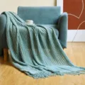 Belle couverture de jet tricotée style nordique jeté de canapé avec franges turquoise - Texture ananas - vert lac