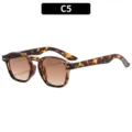 Gafas de sol carey vintage con lentes marrones degradadas y elegantes detalles de remaches. - Marco Carey Lente Té Degradado