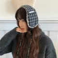 Chauffe-oreilles d'hiver à carreaux douillets avec doublure en peluche et jolies lanières. - Taille unique / Gris