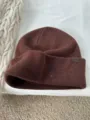 Braune einfarbige Winter Mütze aus Kaschmir Mischgewebe, weiche nahtlose warme Strickmütze. - M (56-58cm) / Kakao Kaffee