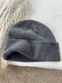 Einfarbige Strickmütze für den Winter, warme, lässige Wollmütze für Damen und Herren im Alltag. - M (56-58cm) / Premium Grau