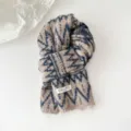 Gemütlicher Fair-Isle-Knitted-Winterschal in Beige und Marineblau, dicker warmer Halswärmer. - Blau Kamel